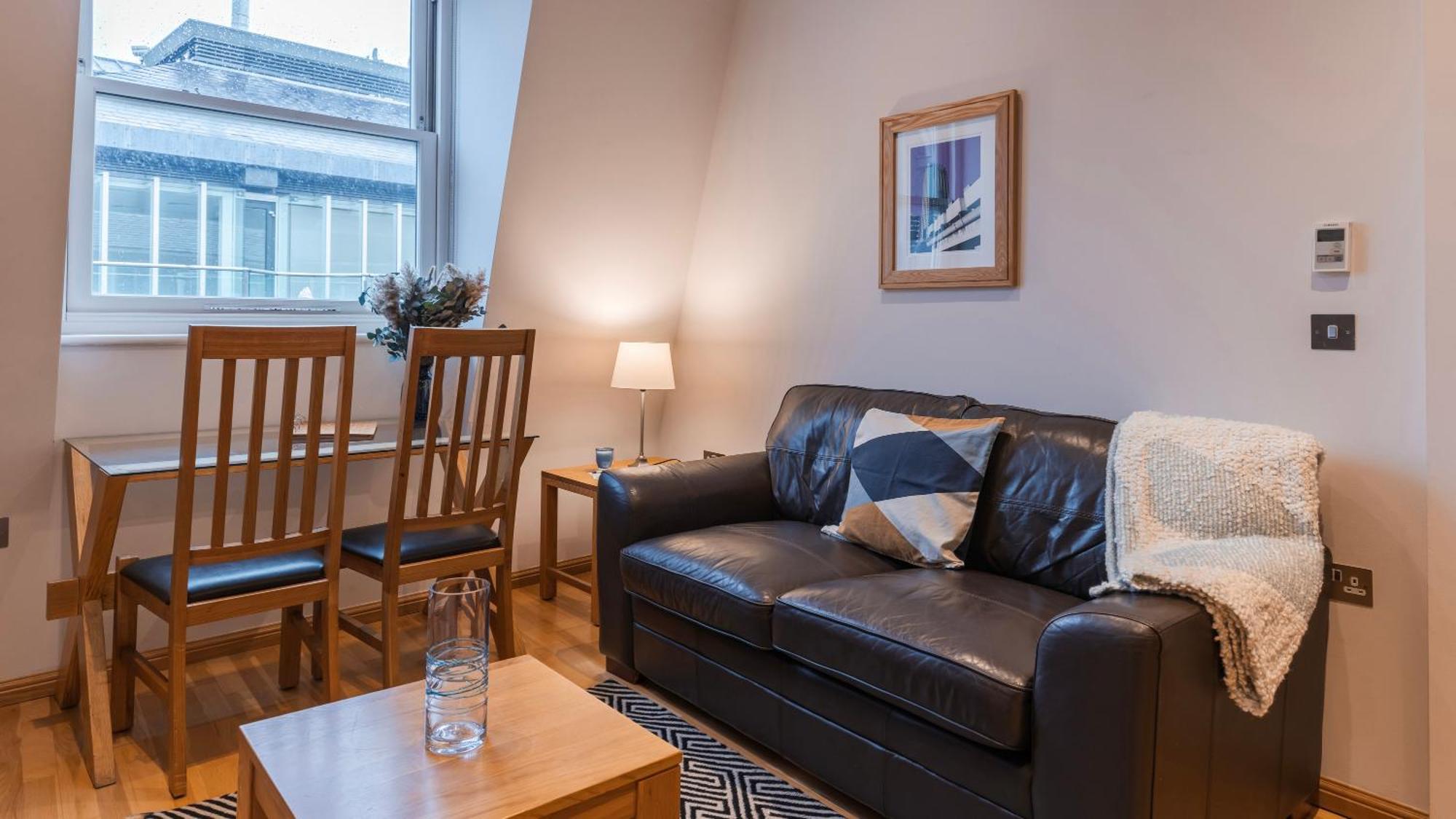 Cannon Street Serviced Apartments By Lovelystay Лондон Екстериор снимка