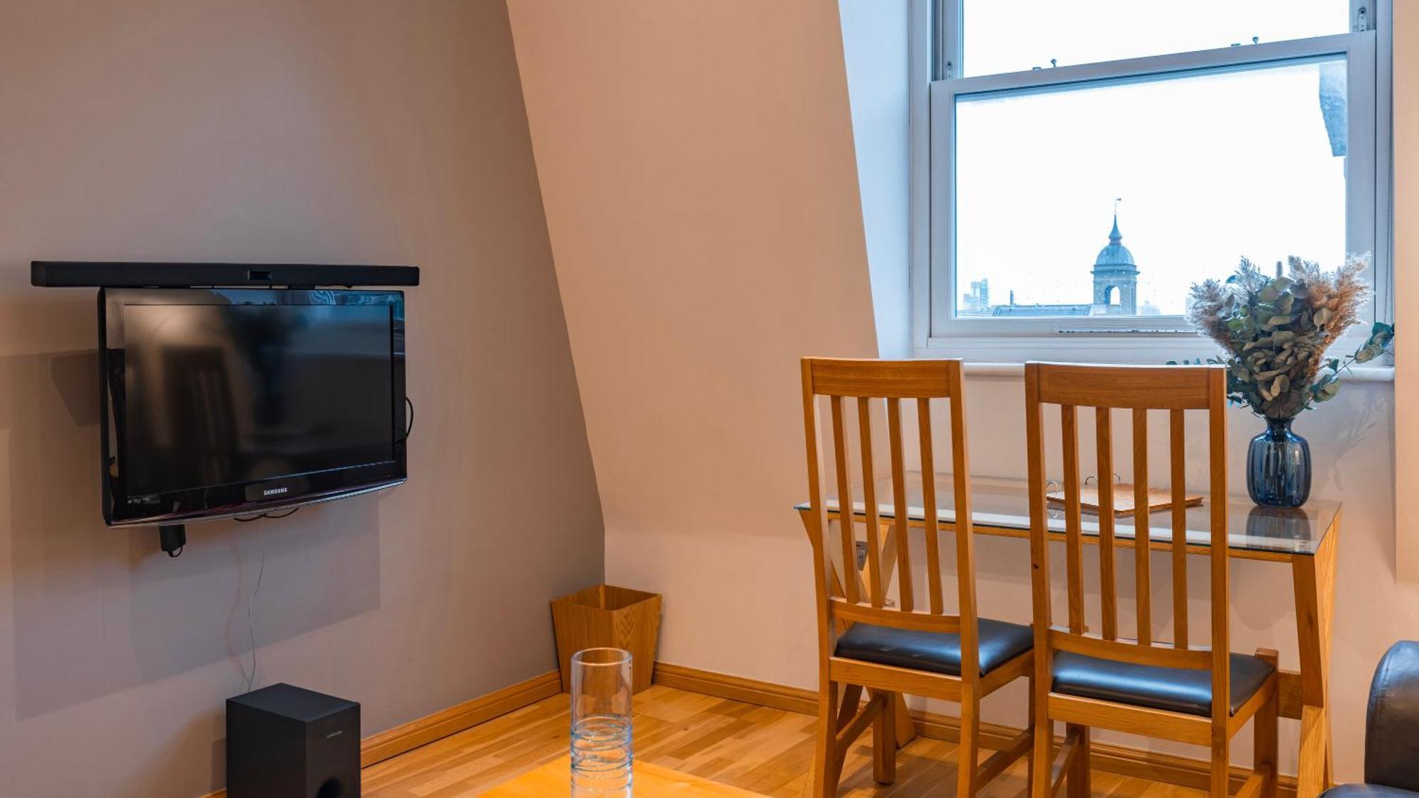 Cannon Street Serviced Apartments By Lovelystay Лондон Екстериор снимка