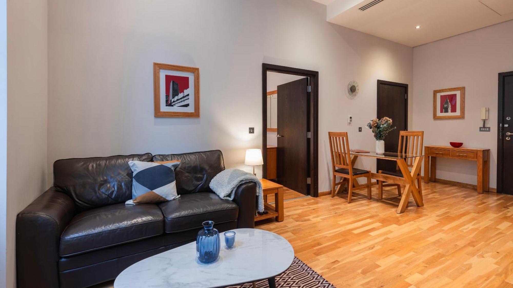 Cannon Street Serviced Apartments By Lovelystay Лондон Екстериор снимка