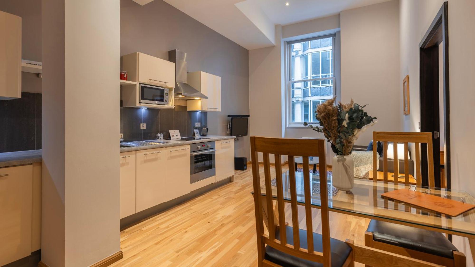 Cannon Street Serviced Apartments By Lovelystay Лондон Екстериор снимка