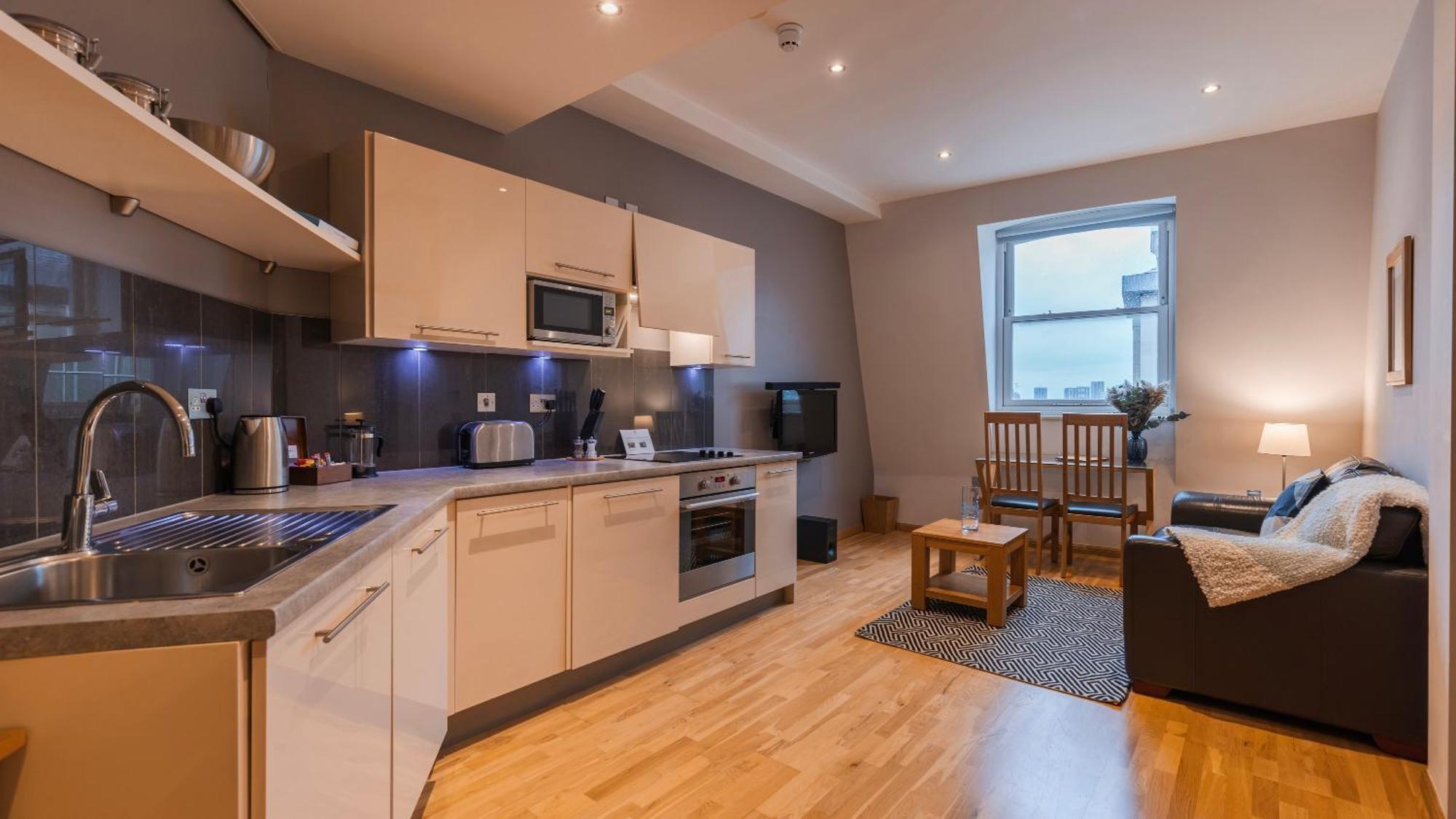 Cannon Street Serviced Apartments By Lovelystay Лондон Екстериор снимка