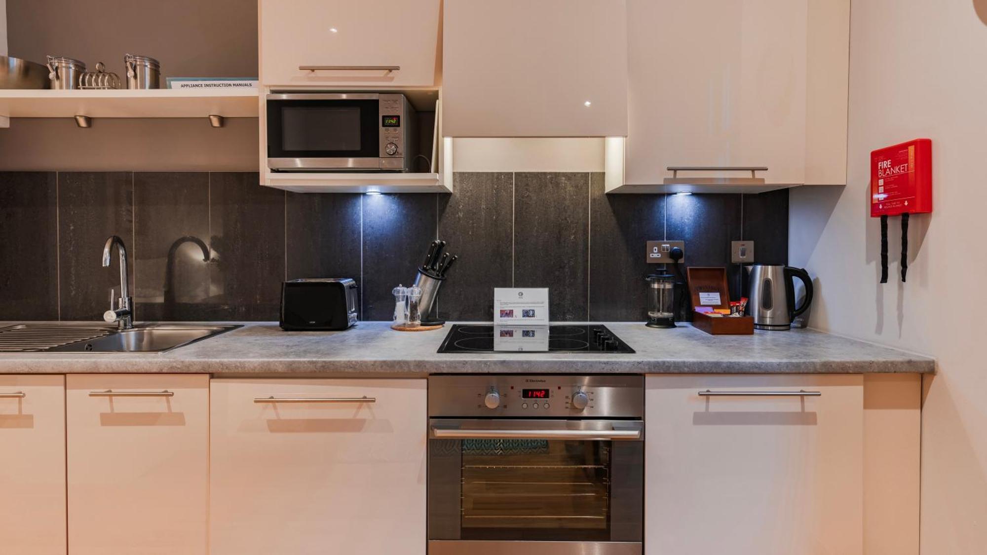 Cannon Street Serviced Apartments By Lovelystay Лондон Екстериор снимка