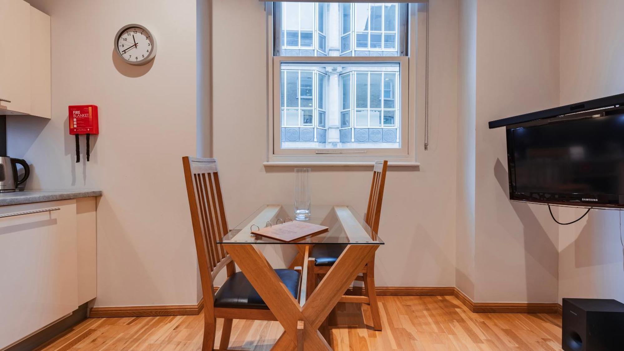 Cannon Street Serviced Apartments By Lovelystay Лондон Екстериор снимка